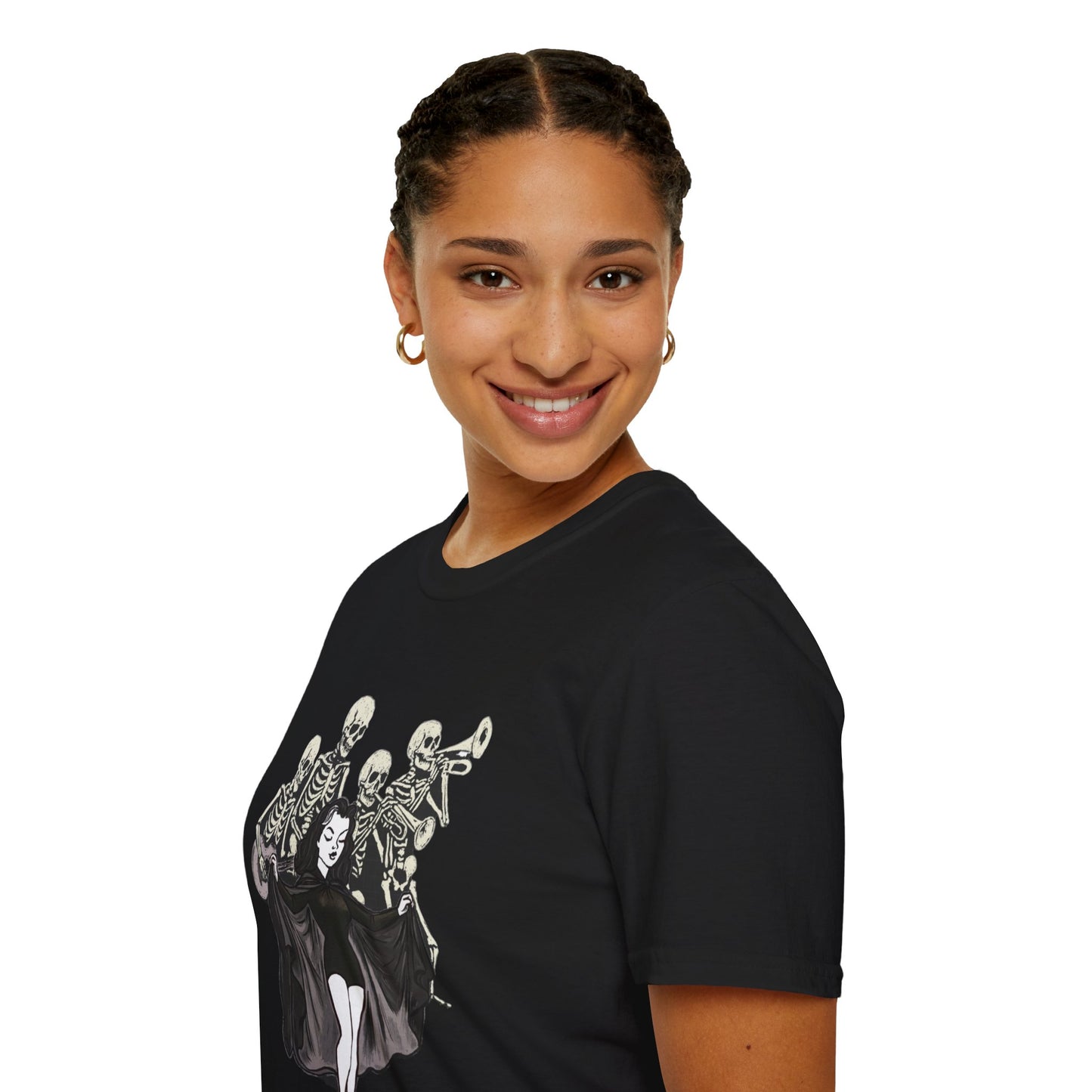 Matanme Porque Me Muero Unisex Softstyle T-Shirt, Halloween Party Tee, Fun Graphic Shirt, Gift for Music Lovers, Spooky Themed Apparel